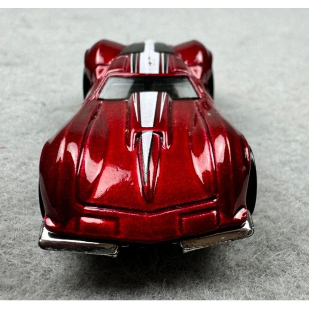 HOT WHEELS '63 CHEVY CORVETTE STINGRAY 1:64 RED & WHITE 2 3/4
